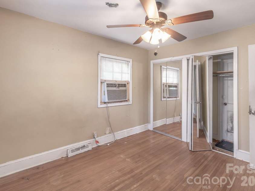 4430 Tyvola Road, Charlotte, NC 28208.  MLS# CAR4368437, YatesRealty ID 27794. 