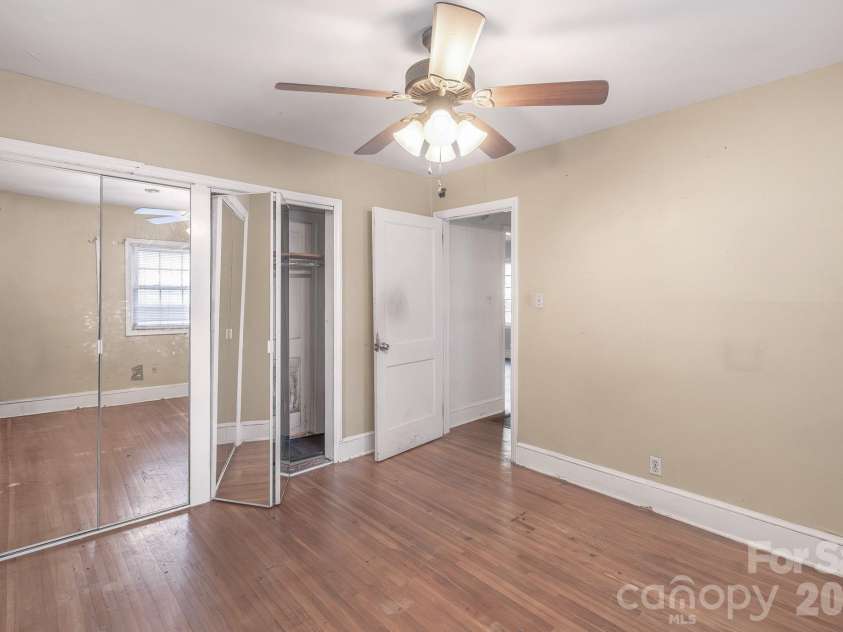 4430 Tyvola Road, Charlotte, NC 28208.  MLS# CAR4368437, YatesRealty ID 27794. 