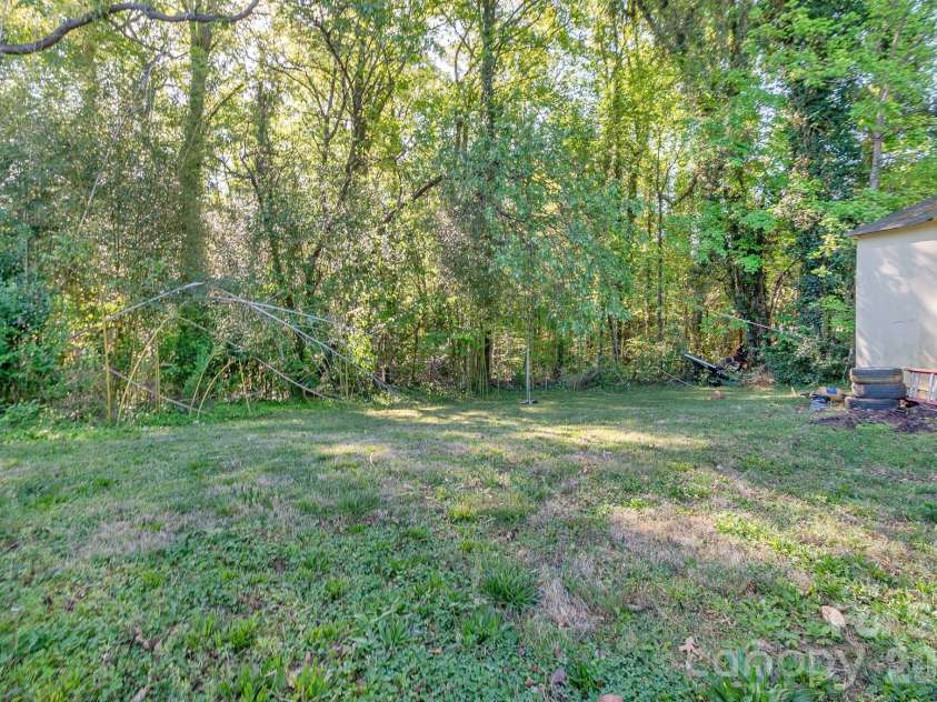 4430 Tyvola Road, Charlotte, NC 28208.  MLS# CAR4368437, YatesRealty ID 27794. 