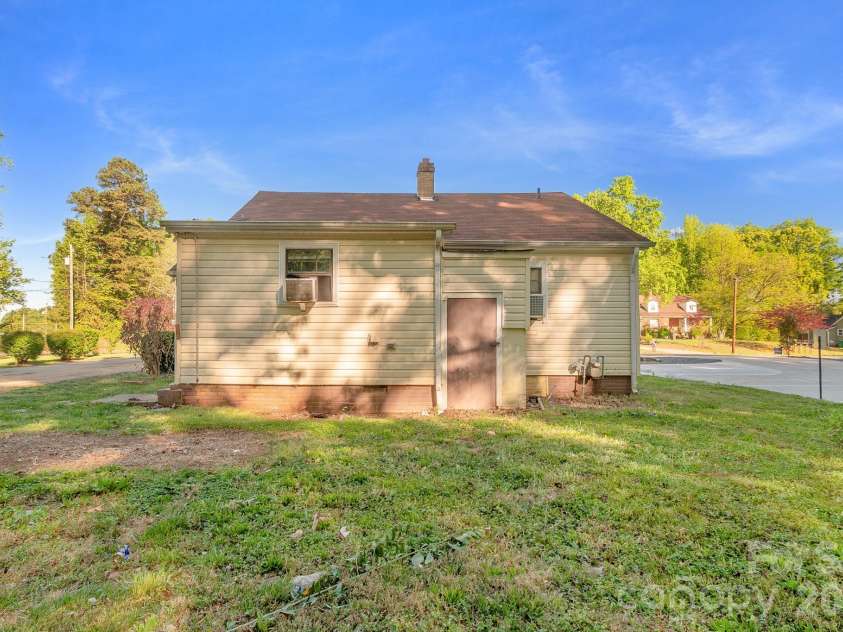4430 Tyvola Road, Charlotte, NC 28208.  MLS# CAR4368437, YatesRealty ID 27794. 