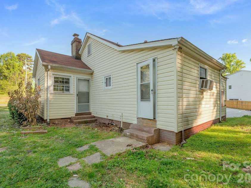 4430 Tyvola Road, Charlotte, NC 28208.  MLS# CAR4368437, YatesRealty ID 27794. 