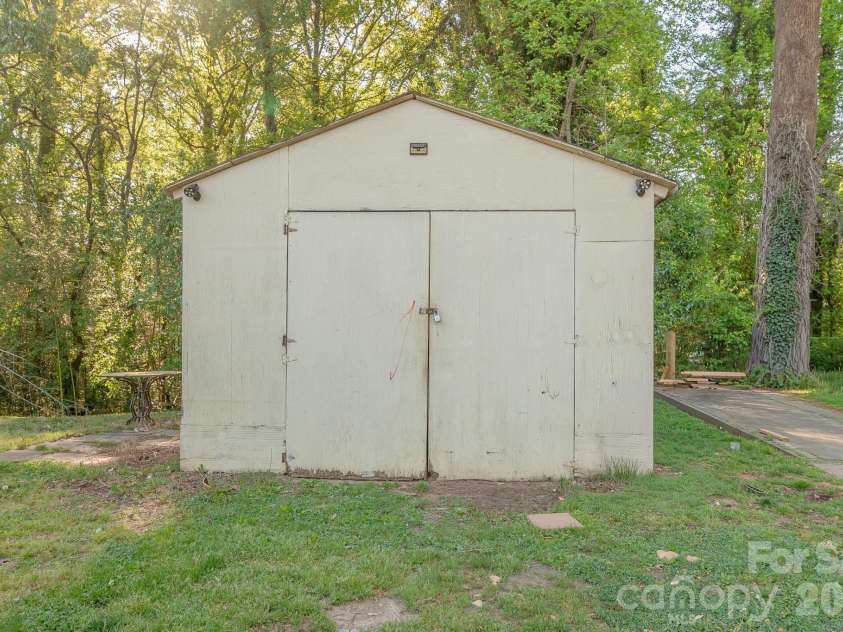 4430 Tyvola Road, Charlotte, NC 28208.  MLS# CAR4368437, YatesRealty ID 27794. 
