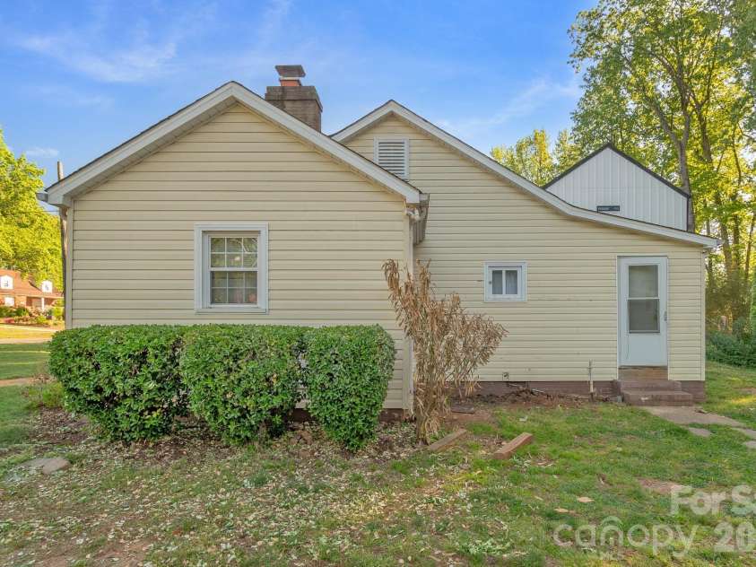 4430 Tyvola Road, Charlotte, NC 28208.  MLS# CAR4368437, YatesRealty ID 27794. 