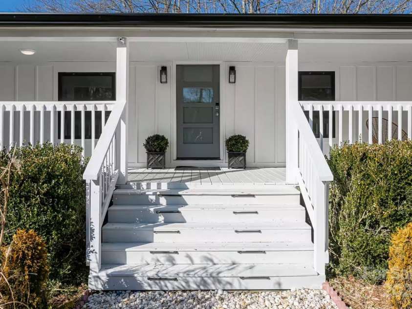 2 Shady Oak Lane, Arden, NC 28704.  MLS# CAR4285057, YatesRealty ID 27795. 
