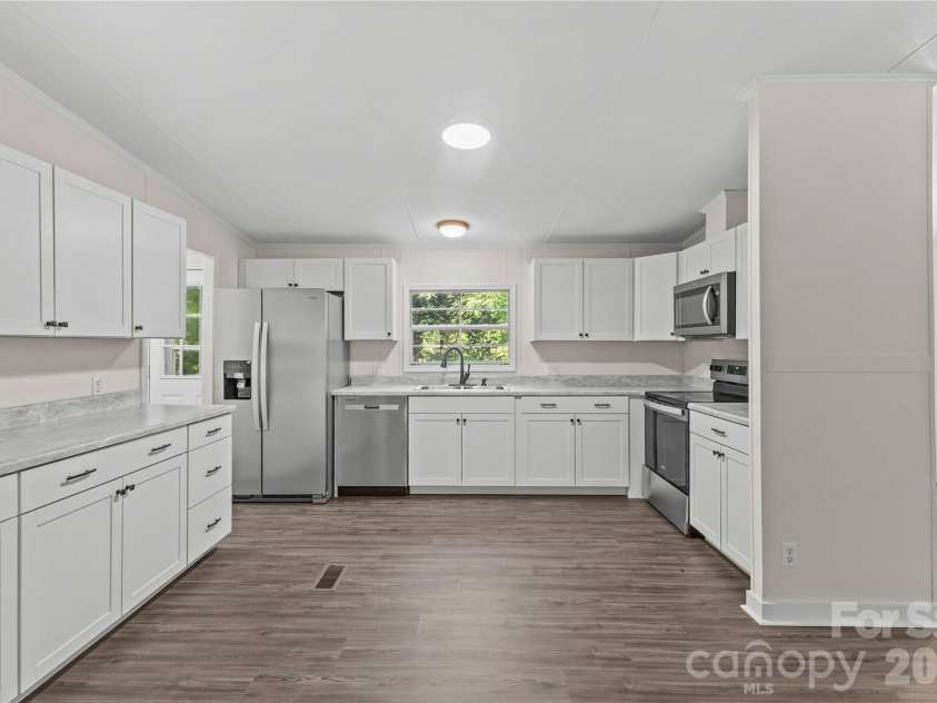 5021 Raintree Lane, Maiden, NC 28650.  MLS# CAR4387189, YatesRealty ID 27795. 