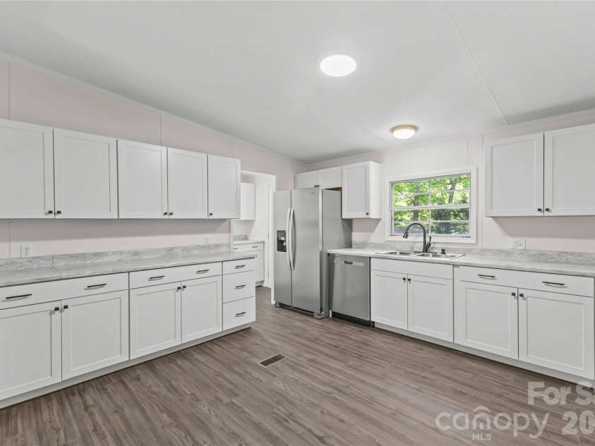 5021 Raintree Lane, Maiden, NC 28650.  MLS# CAR4387189, YatesRealty ID 27795. 