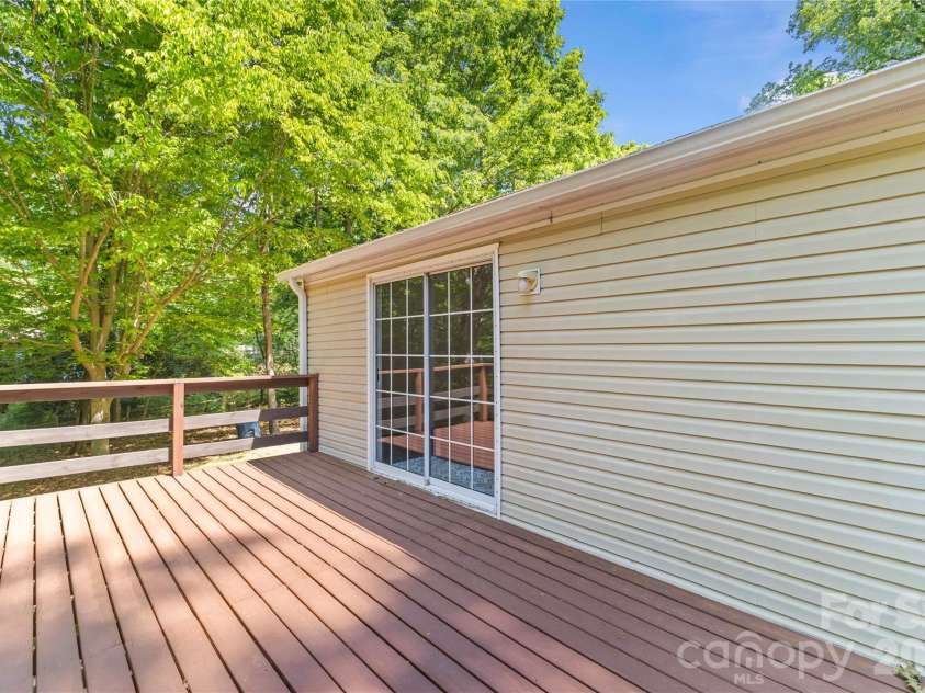5021 Raintree Lane, Maiden, NC 28650.  MLS# CAR4387189, YatesRealty ID 27795. 