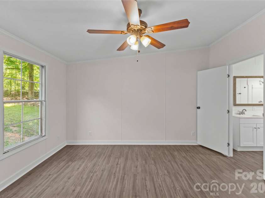 5021 Raintree Lane, Maiden, NC 28650.  MLS# CAR4387189, YatesRealty ID 27795. 