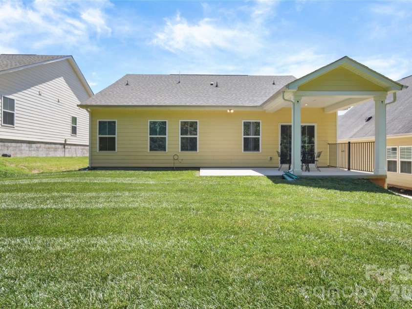 10050 Lilac Court, Charlotte, NC 28215.  MLS# CAR4381011, YatesRealty ID 27797. Backyard