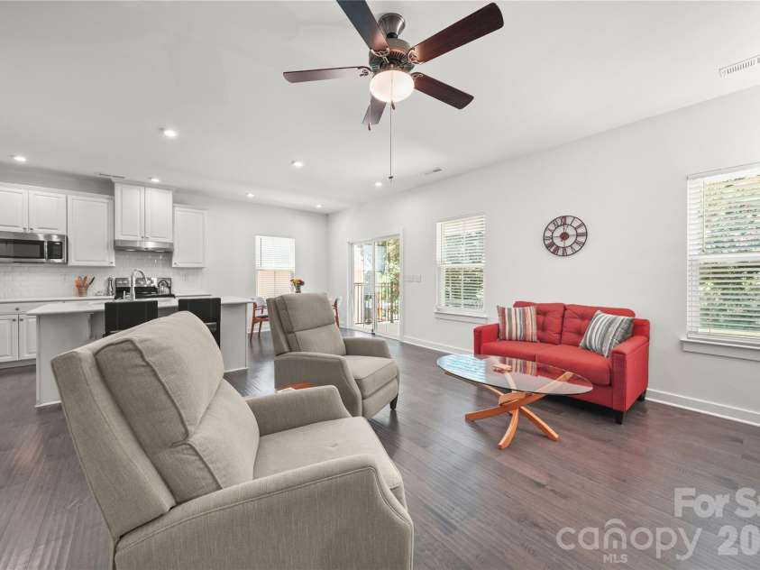 10050 Lilac Court, Charlotte, NC 28215.  MLS# CAR4381011, YatesRealty ID 27797. Living Room