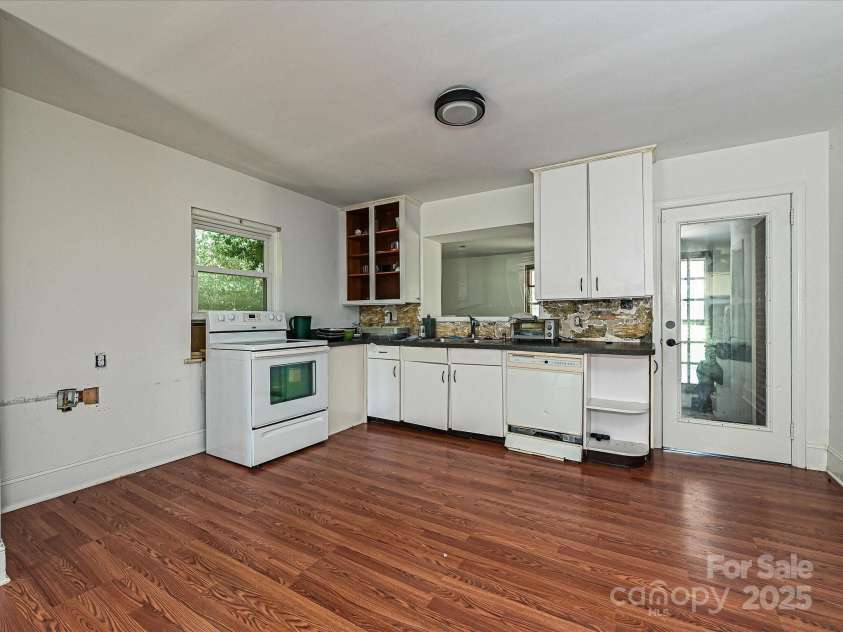 2733 Palm Avenue, Charlotte, NC 28205.  MLS# CAR4284729, YatesRealty ID 27797. 