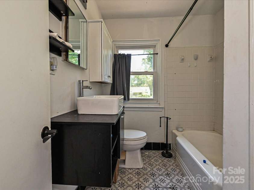 2733 Palm Avenue, Charlotte, NC 28205.  MLS# CAR4284729, YatesRealty ID 27797. 