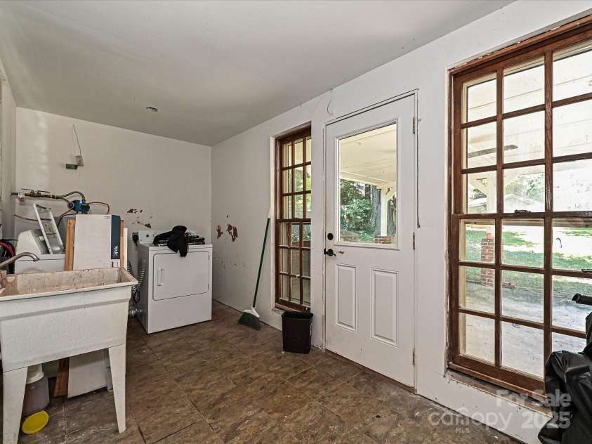 2733 Palm Avenue, Charlotte, NC 28205.  MLS# CAR4284729, YatesRealty ID 27797. 