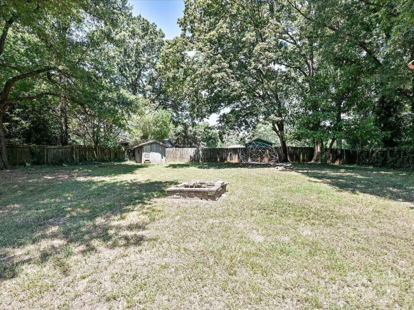 2733 Palm Avenue, Charlotte, NC 28205.  MLS# CAR4284729, YatesRealty ID 27797. 