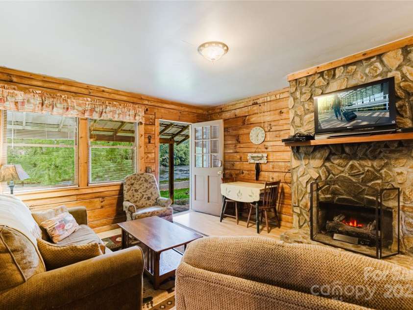 41 Dam Road, Bryson City, NC 28713.  MLS# CAR4284112, YatesRealty ID 27798. 