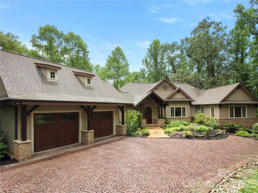 672 Walnut Valley Parkway, Arden, NC 28704.  MLS# CAR4373845, YatesRealty ID 27798. 