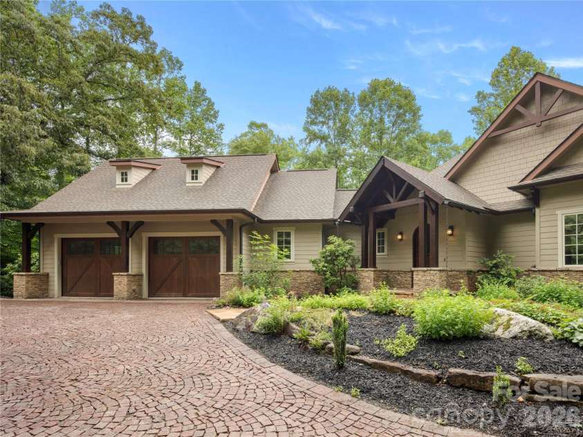 672 Walnut Valley Parkway, Arden, NC 28704.  MLS# CAR4373845, YatesRealty ID 27798. 