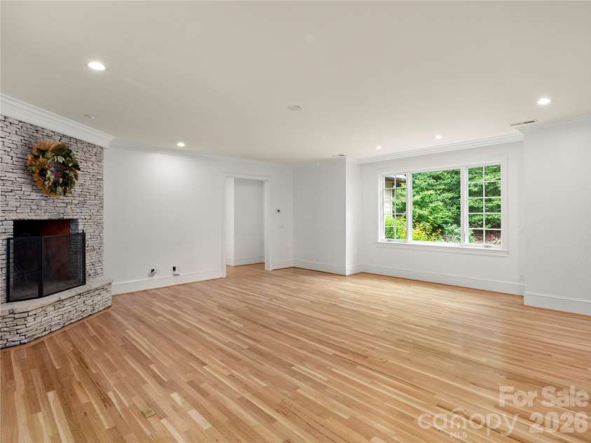 672 Walnut Valley Parkway, Arden, NC 28704.  MLS# CAR4373845, YatesRealty ID 27798. 