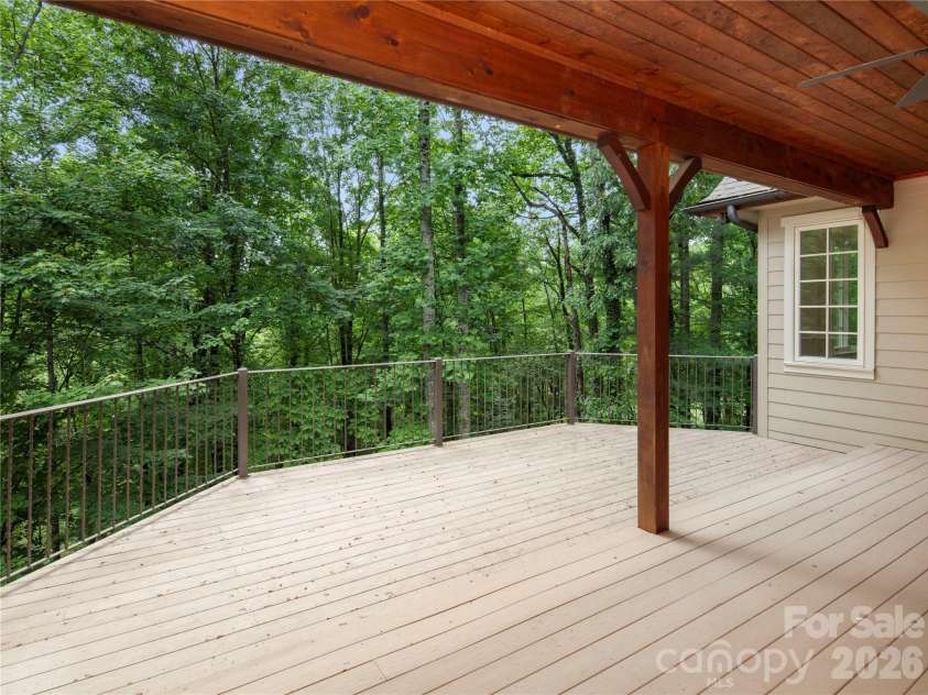 672 Walnut Valley Parkway, Arden, NC 28704.  MLS# CAR4373845, YatesRealty ID 27798. 