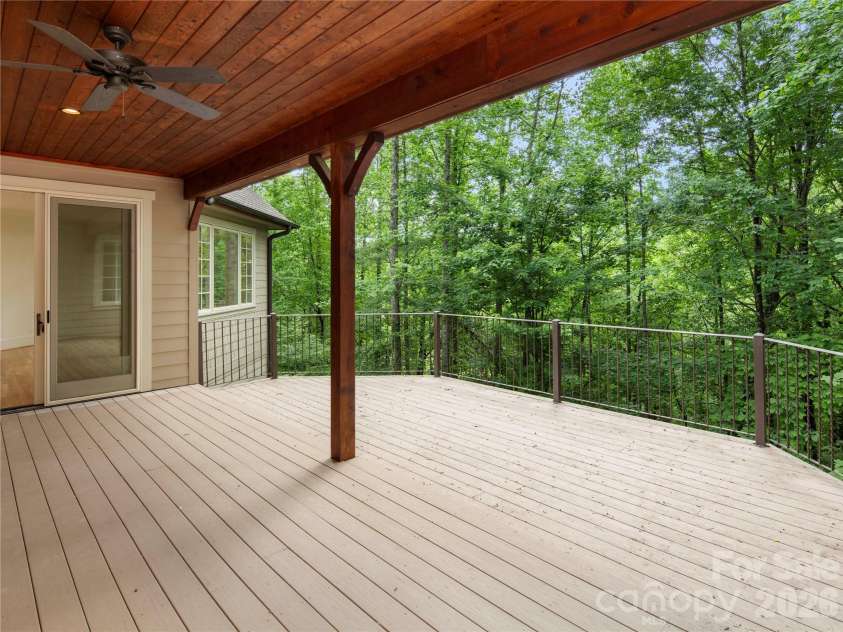 672 Walnut Valley Parkway, Arden, NC 28704.  MLS# CAR4373845, YatesRealty ID 27798. 