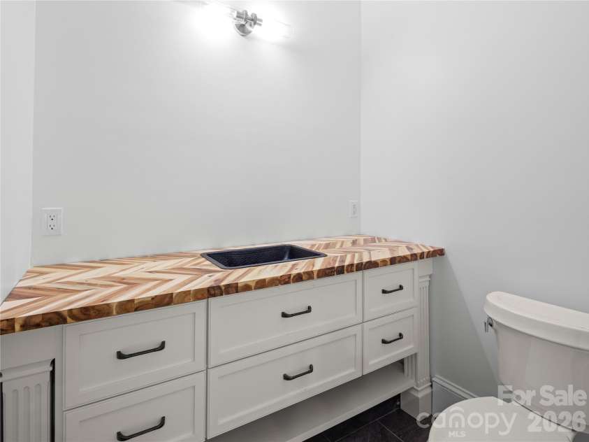 672 Walnut Valley Parkway, Arden, NC 28704.  MLS# CAR4373845, YatesRealty ID 27798. 