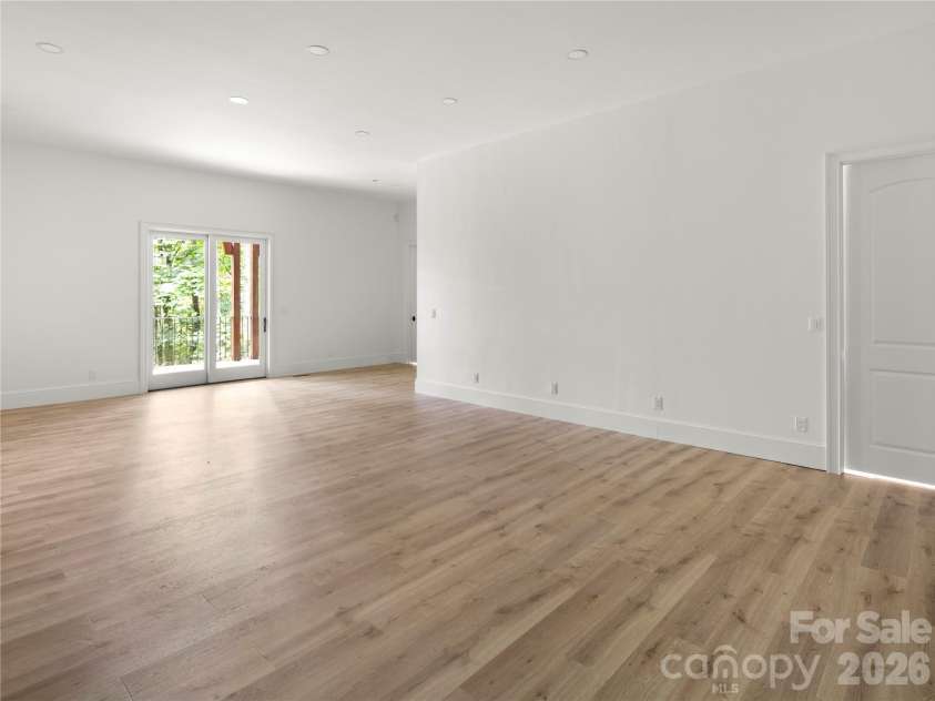 672 Walnut Valley Parkway, Arden, NC 28704.  MLS# CAR4373845, YatesRealty ID 27798. 