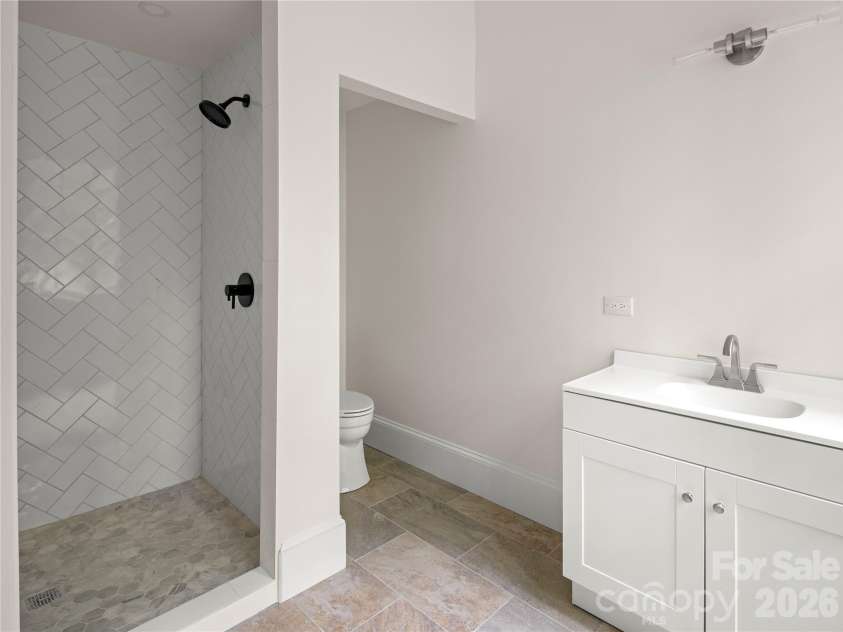 672 Walnut Valley Parkway, Arden, NC 28704.  MLS# CAR4373845, YatesRealty ID 27798. 