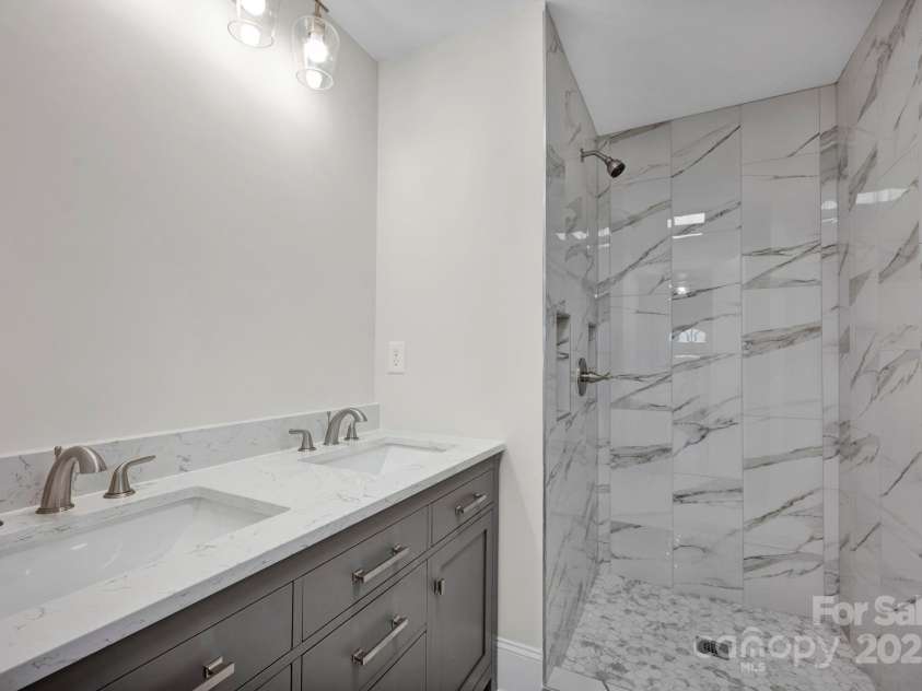 400 27th Street, Kannapolis, NC 28083.  MLS# CAR4215920, YatesRealty ID 2780. Hall Bath