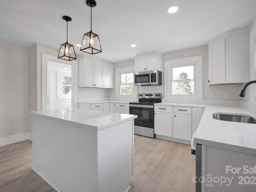 400 27th Street, Kannapolis, NC 28083.  MLS# CAR4215920, YatesRealty ID 2780. Kitchen