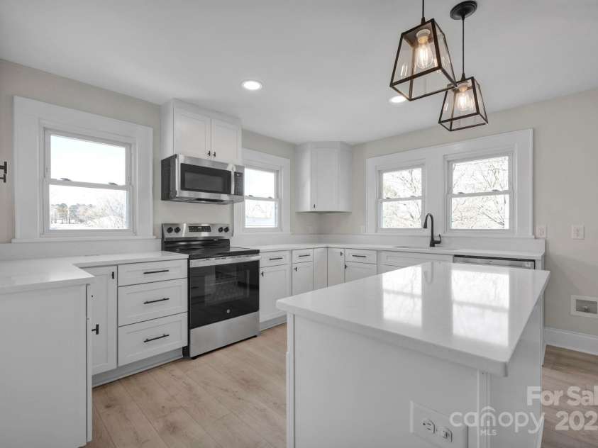 400 27th Street, Kannapolis, NC 28083.  MLS# CAR4215920, YatesRealty ID 2780. Kitchen