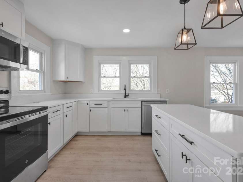 400 27th Street, Kannapolis, NC 28083.  MLS# CAR4215920, YatesRealty ID 2780. Kitchen