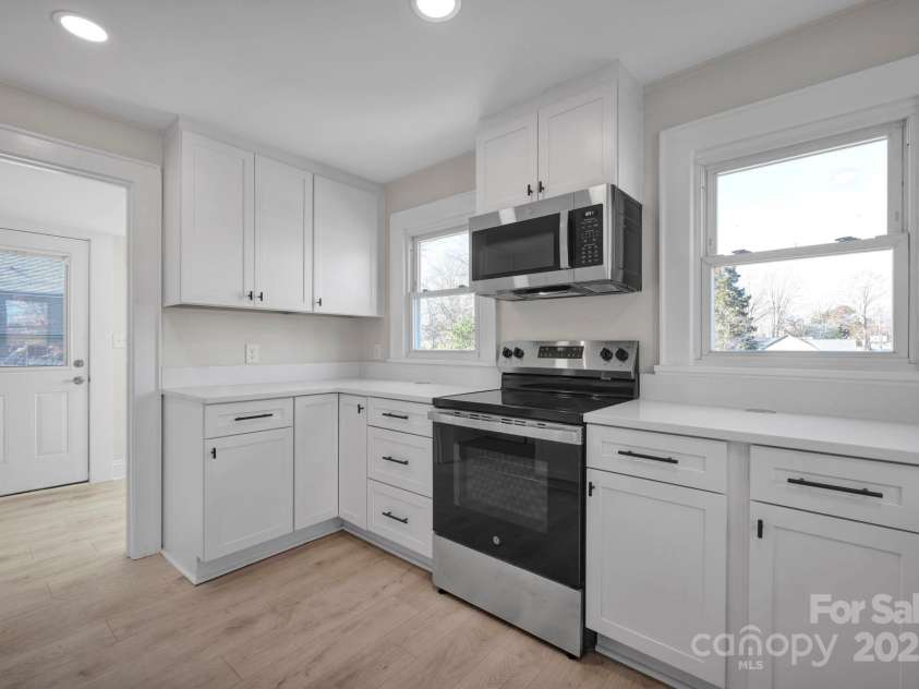 400 27th Street, Kannapolis, NC 28083.  MLS# CAR4215920, YatesRealty ID 2780. Kitchen