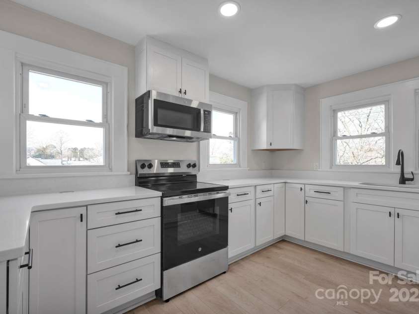 400 27th Street, Kannapolis, NC 28083.  MLS# CAR4215920, YatesRealty ID 2780. Kitchen