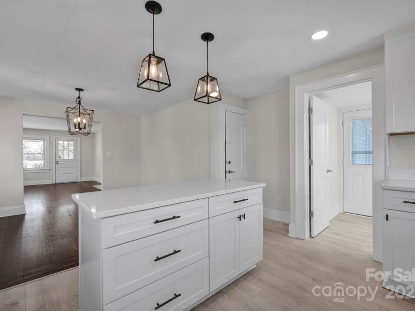400 27th Street, Kannapolis, NC 28083.  MLS# CAR4215920, YatesRealty ID 2780. Kitchen Island