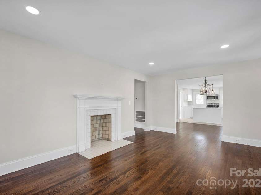 400 27th Street, Kannapolis, NC 28083.  MLS# CAR4215920, YatesRealty ID 2780. Living Room