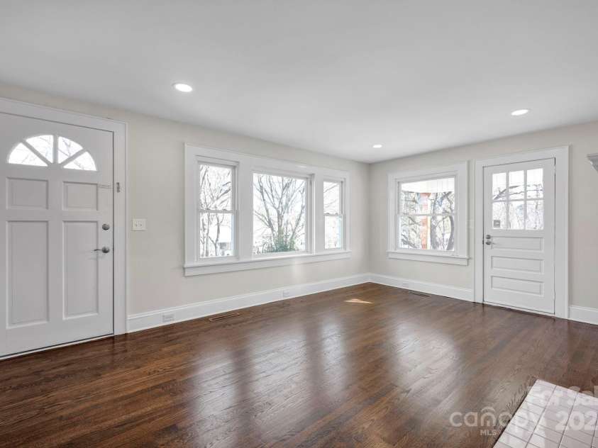 400 27th Street, Kannapolis, NC 28083.  MLS# CAR4215920, YatesRealty ID 2780. Living Room entered from front or side porch