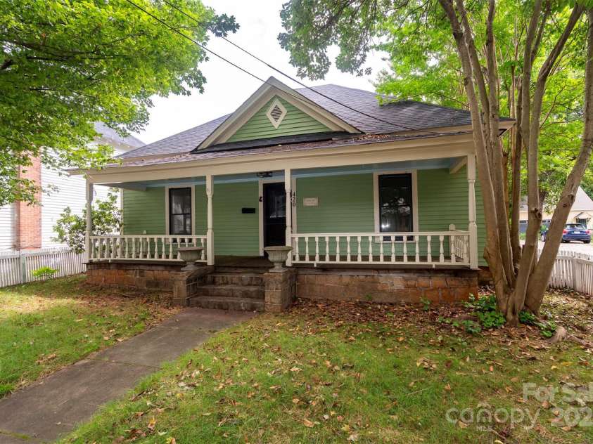 420 Bank Street, Salisbury, NC 28144.  MLS# CAR4283638, YatesRealty ID 27800. 