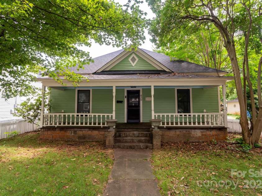 420 Bank Street, Salisbury, NC 28144.  MLS# CAR4283638, YatesRealty ID 27800. 