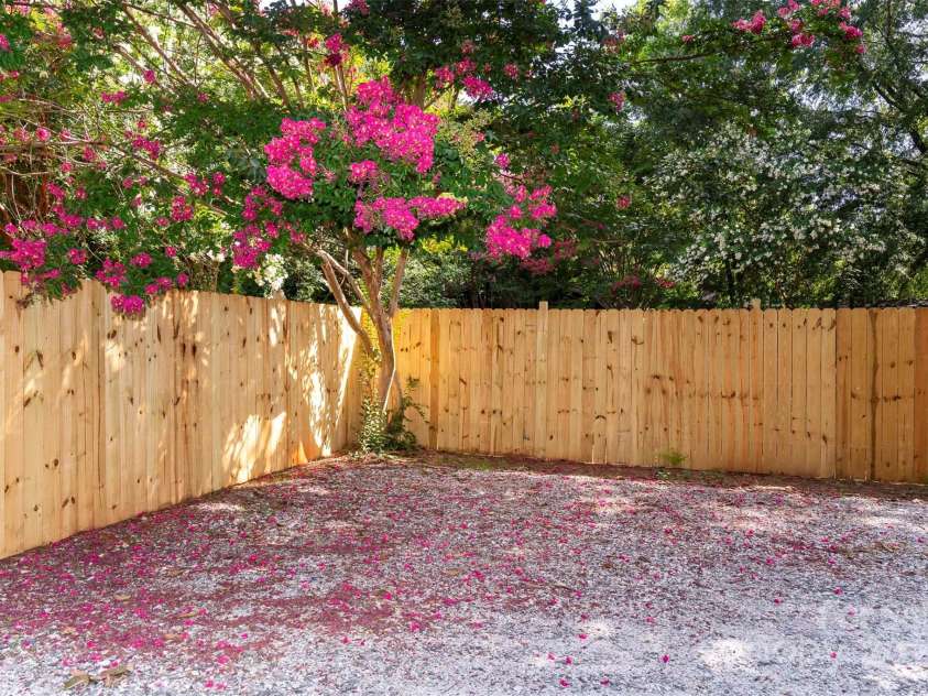 420 Bank Street, Salisbury, NC 28144.  MLS# CAR4283638, YatesRealty ID 27800. 