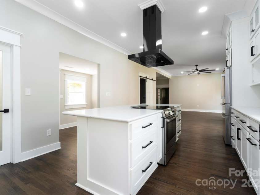 420 Bank Street, Salisbury, NC 28144.  MLS# CAR4283638, YatesRealty ID 27800. 