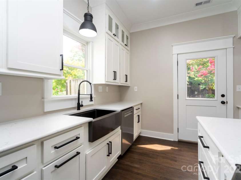 420 Bank Street, Salisbury, NC 28144.  MLS# CAR4283638, YatesRealty ID 27800. 
