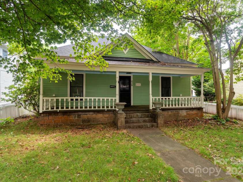 420 Bank Street, Salisbury, NC 28144.  MLS# CAR4283638, YatesRealty ID 27800. 