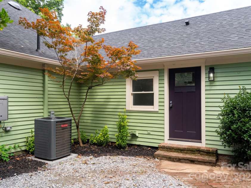 420 Bank Street, Salisbury, NC 28144.  MLS# CAR4283638, YatesRealty ID 27800. 