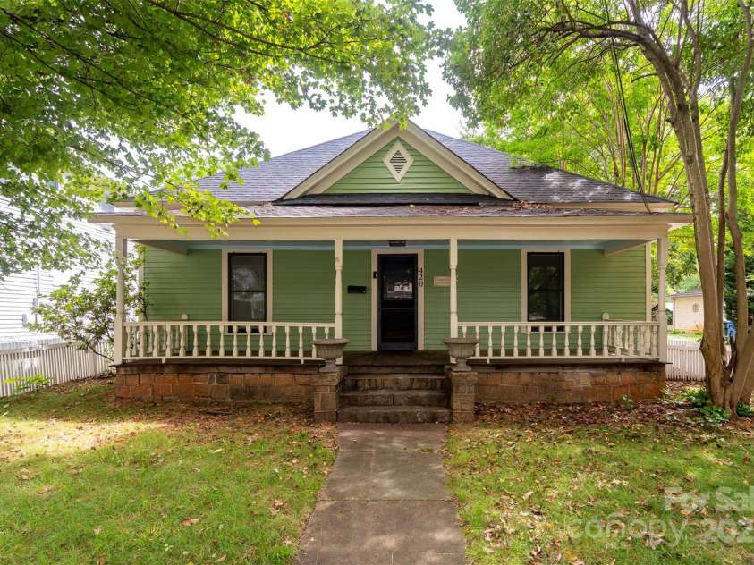 420 Bank Street, Salisbury, NC 28144.  MLS# CAR4283638, YatesRealty ID 27800. 