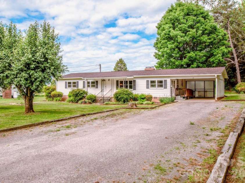 431 Cooper Farm Road, Statesville, NC 28625.  MLS# CAR4374089, YatesRealty ID 27801. 