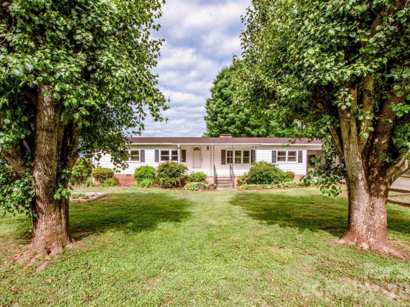 431 Cooper Farm Road, Statesville, NC 28625.  MLS# CAR4374089, YatesRealty ID 27801. 