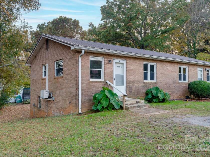 1813 Younger Avenue, Statesville, NC 28677.  MLS# CAR4254869, YatesRealty ID 27802. 