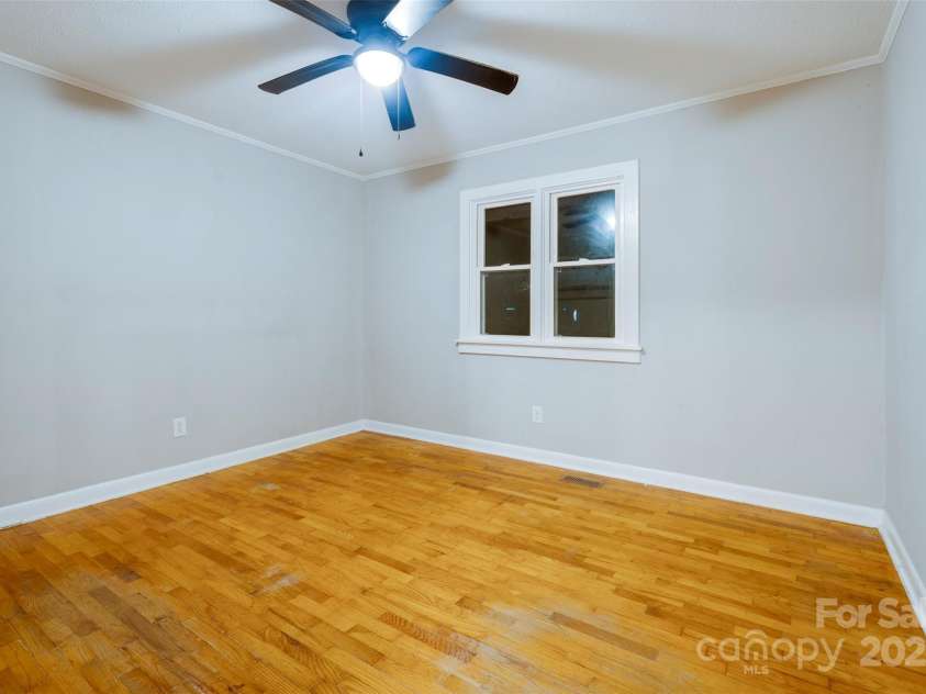 1813 Younger Avenue, Statesville, NC 28677.  MLS# CAR4254869, YatesRealty ID 27802. 