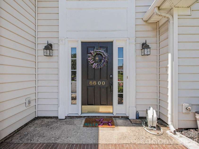 8800 Cavonnier Lane, Charlotte, NC 28216.  MLS# CAR4380051, YatesRealty ID 27802. 