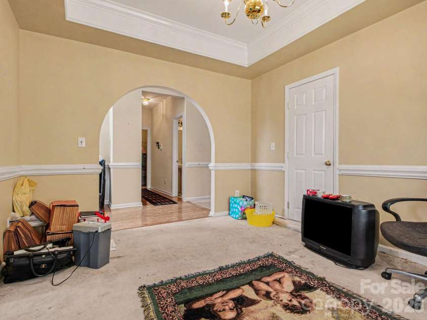 8800 Cavonnier Lane, Charlotte, NC 28216.  MLS# CAR4380051, YatesRealty ID 27802. 